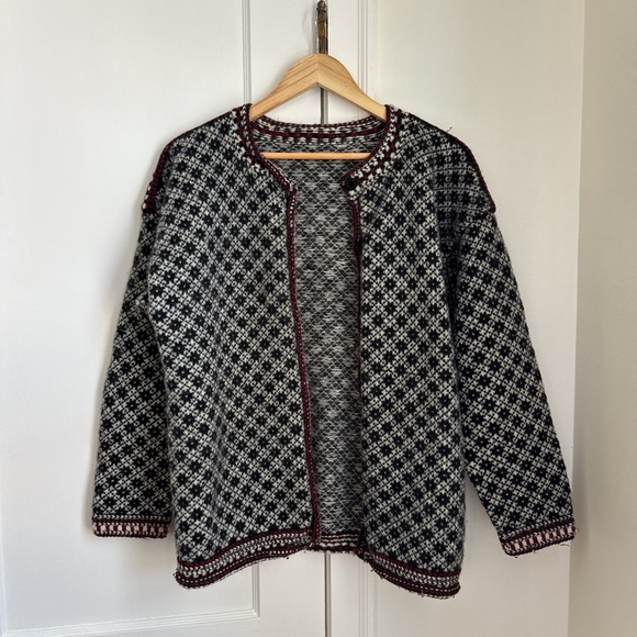 Sweaters - Black and White Patterned Cardigan